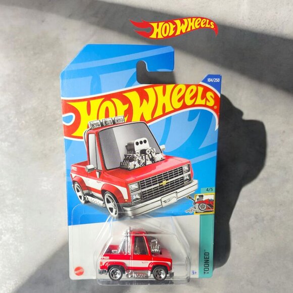 🆕️ 2021 HOT WHEELS Toon'd '83 Chevy Silverado - Picture 1 of 6